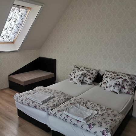 Village Garden Family Guest House Tiszakanyár Екстериор снимка