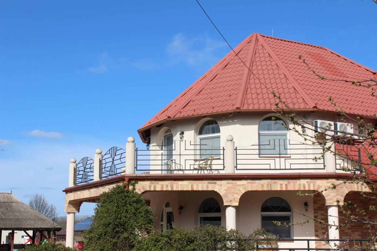Village Garden Family Guest House Tiszakanyár Екстериор снимка
