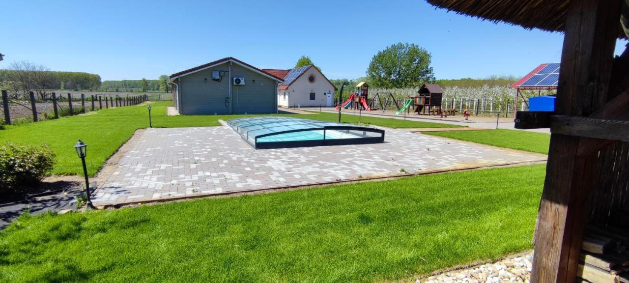 Village Garden Family Guest House Tiszakanyár Екстериор снимка