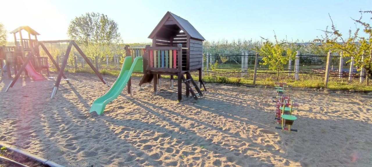 Village Garden Family Guest House Tiszakanyár Екстериор снимка