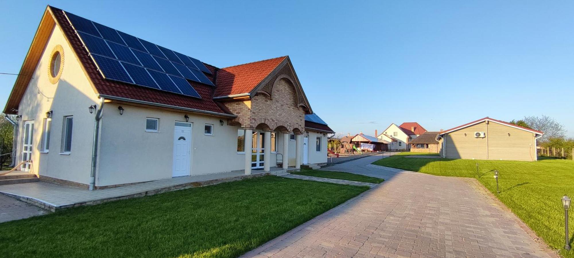 Village Garden Family Guest House Tiszakanyár Стая снимка