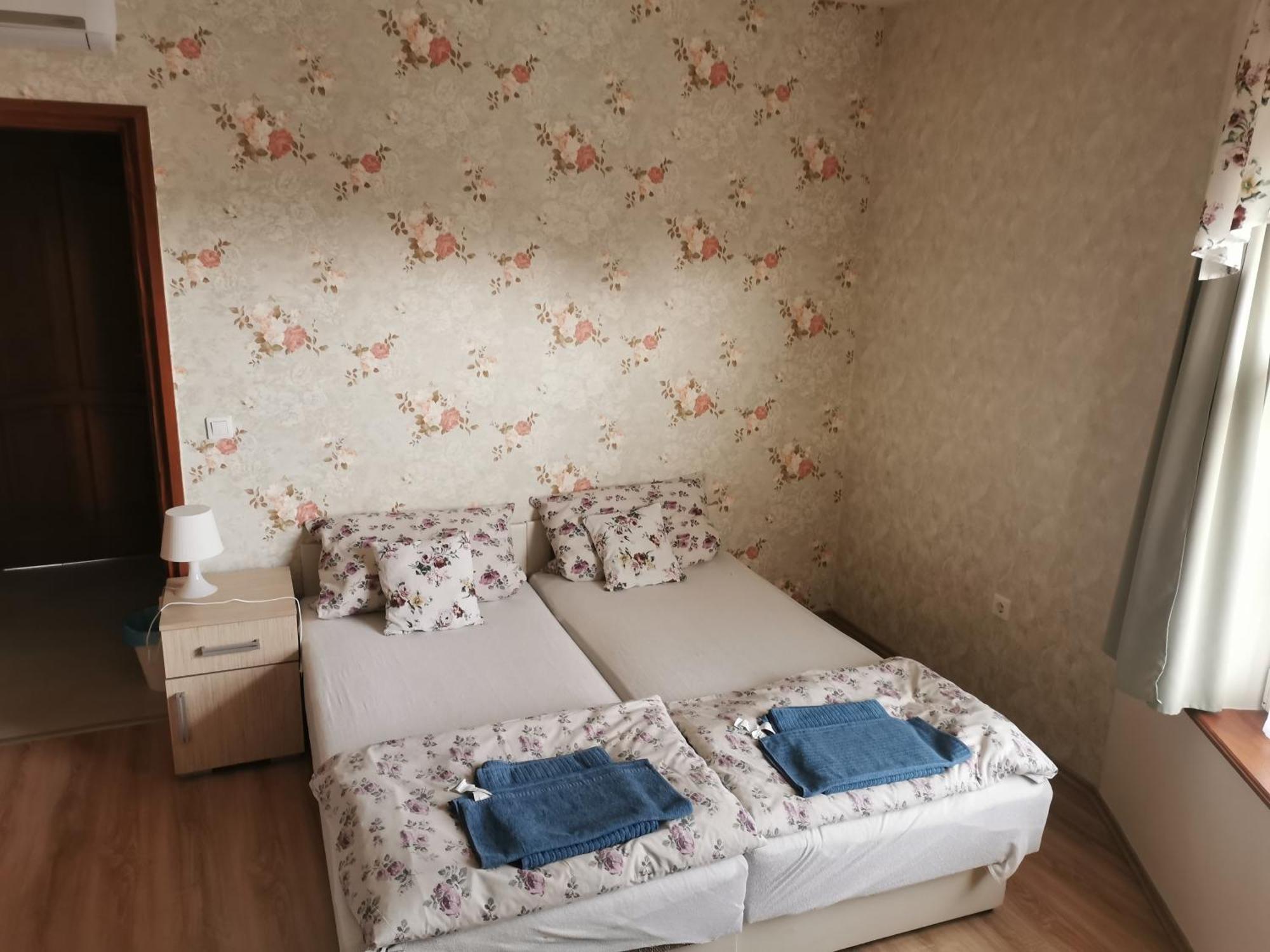 Village Garden Family Guest House Tiszakanyár Екстериор снимка